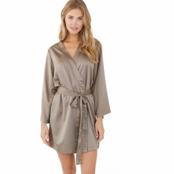 Plum Pretty Sugar Knee Length Robe in Rusk - Picture 3 of 3